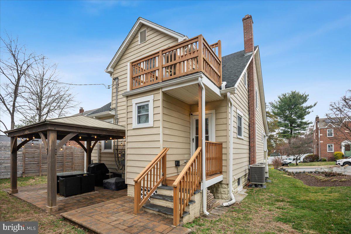 22 Cedarwood Road Catonsville, MD 21228 - Photo 38 of 44 a front view of a house with garden