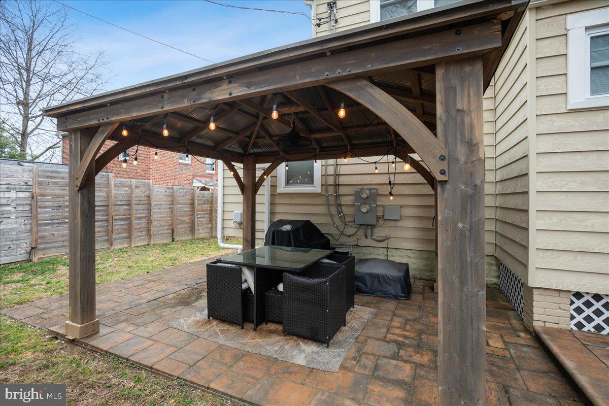 22 Cedarwood Road Catonsville, MD 21228 - Photo 39 of 44 a backyard of a house with seating space