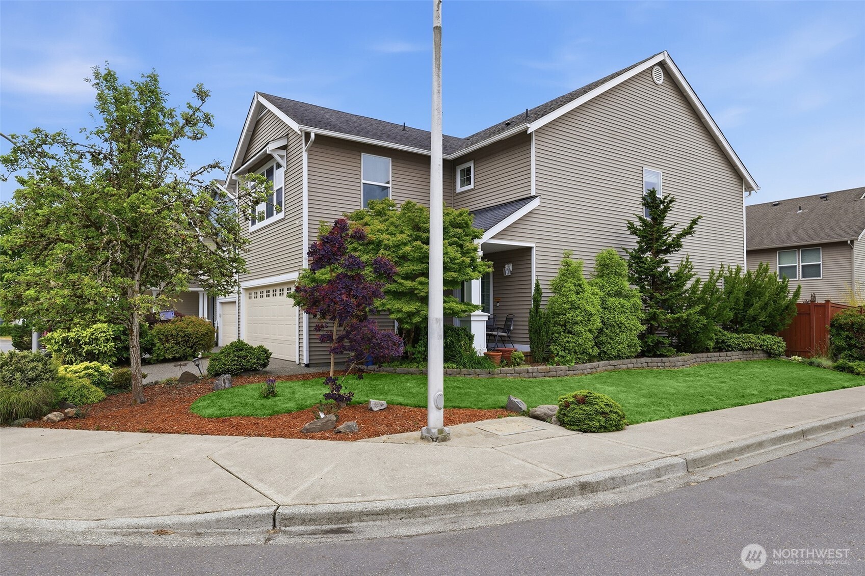 305 Lynnwood Avenue Southeast Renton, WA 98056 - Photo 2 of 28