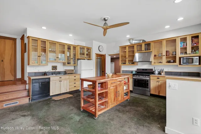 $899,000 | 151 Wilhelm Road, Saugerties, NY 12477