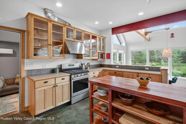 $899,000 | 151 Wilhelm Road, Saugerties, NY 12477