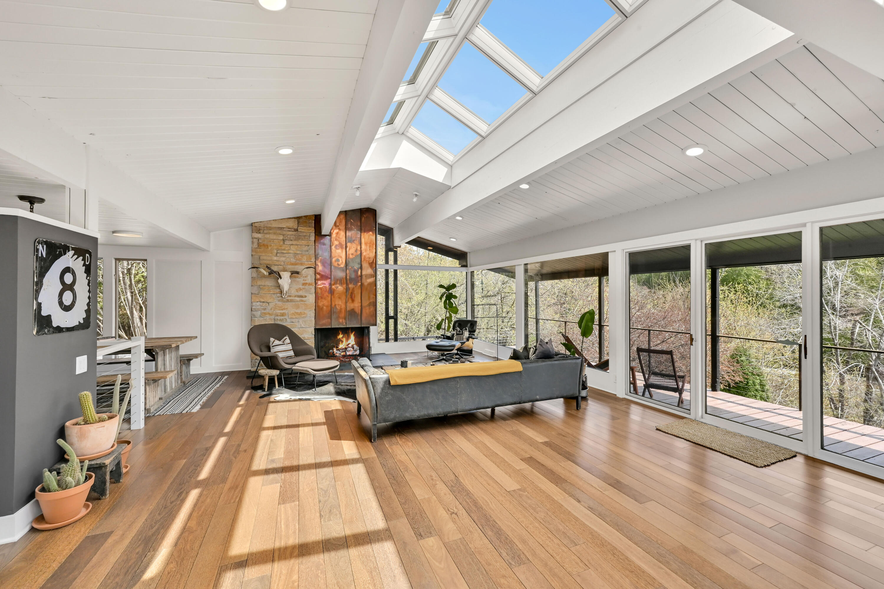 1802 South Green Bay Road Grafton, WI 53024 - Photo 9 of 68 Living Room
