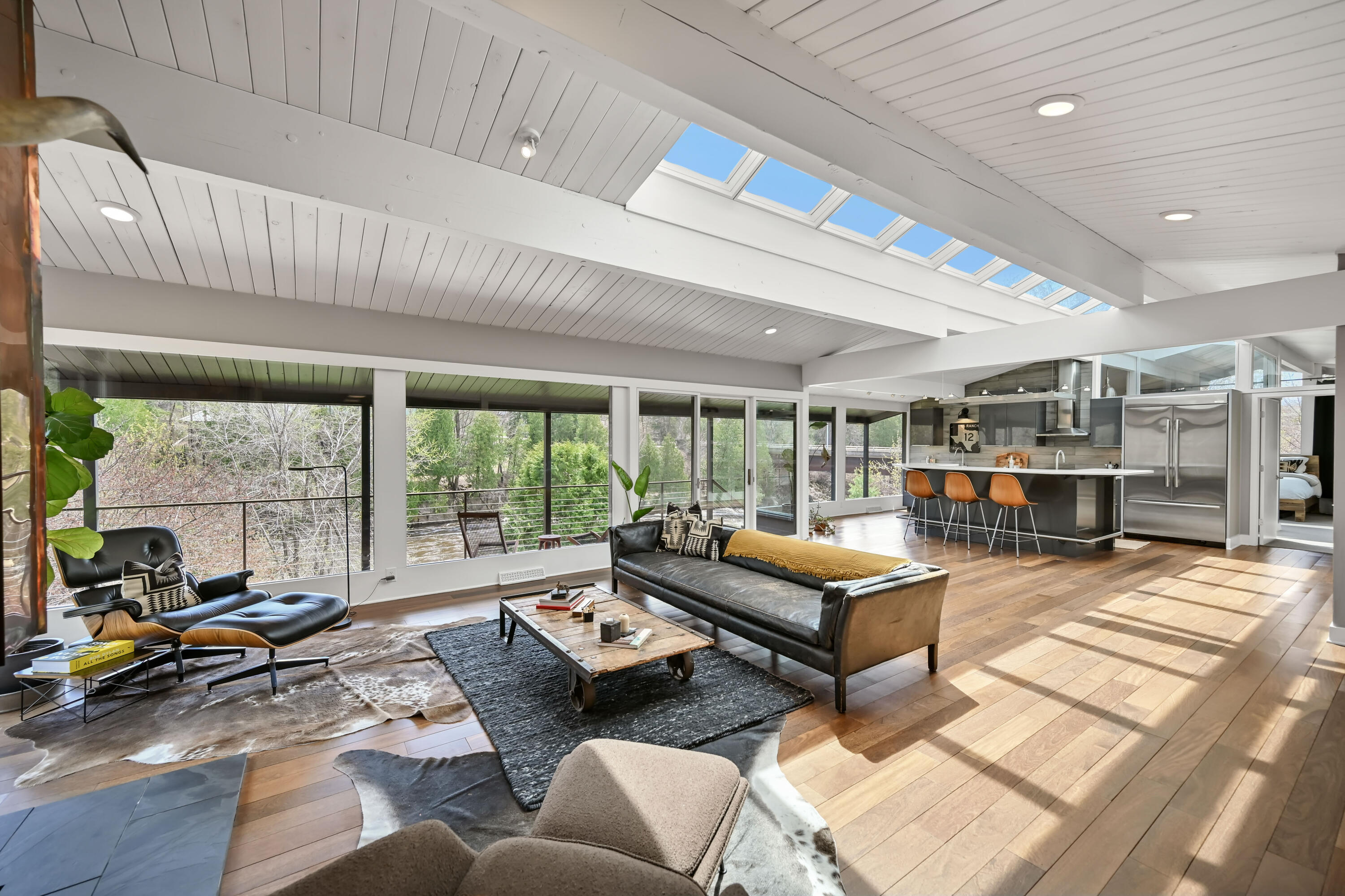 1802 South Green Bay Road Grafton, WI 53024 - Photo 11 of 68 Living Room