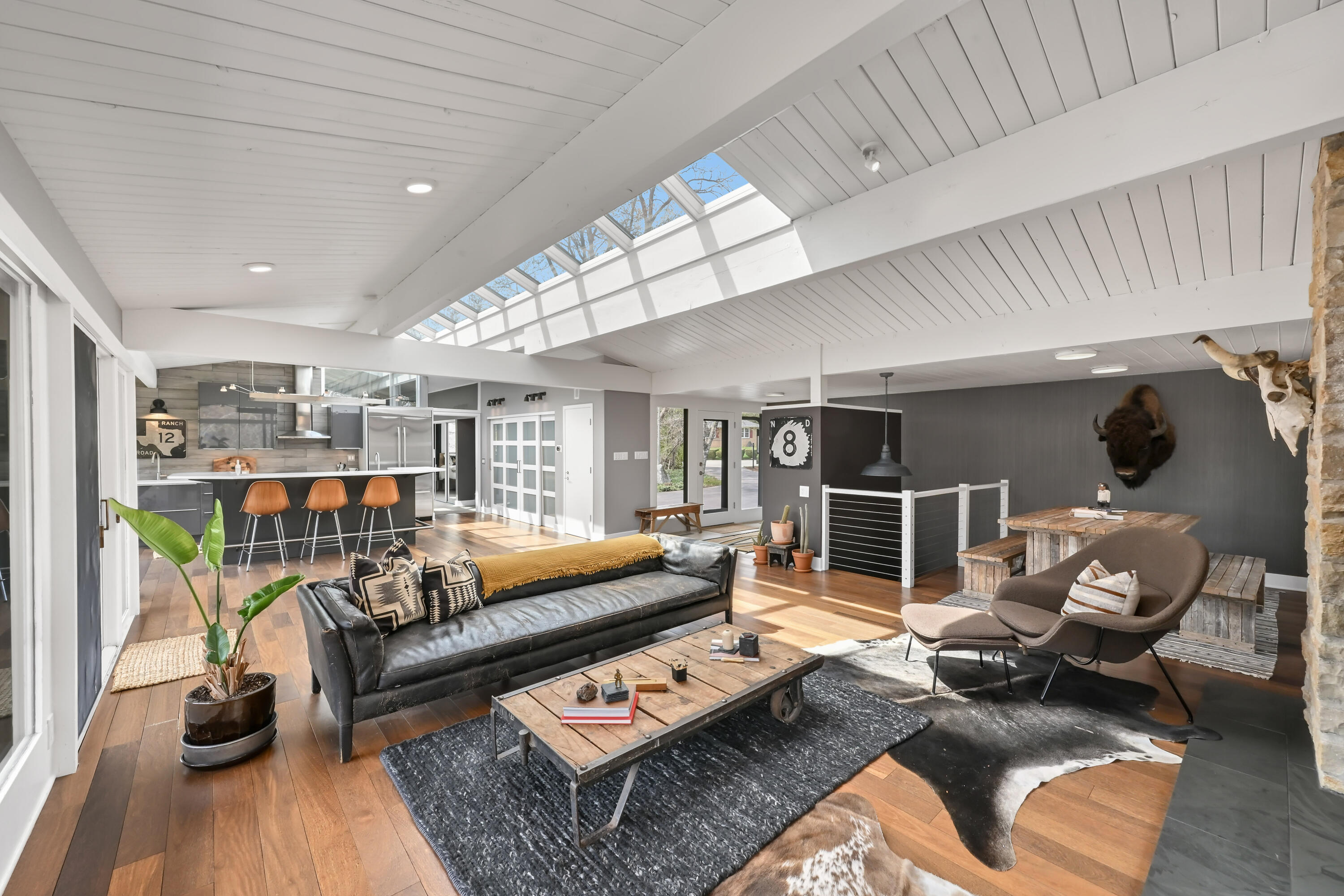 1802 South Green Bay Road Grafton, WI 53024 - Photo 13 of 68 Living Room