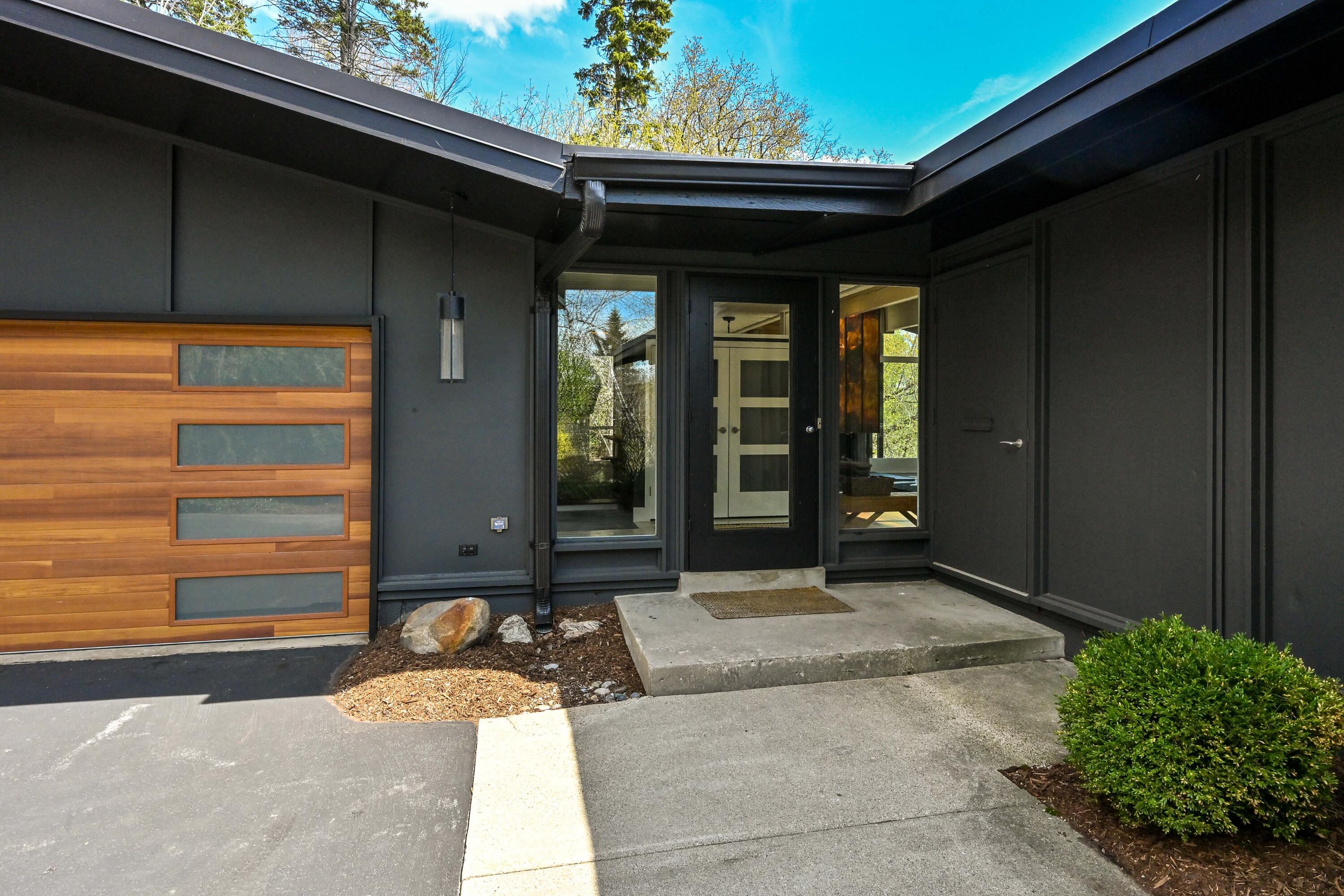 1802 South Green Bay Road Grafton, WI 53024 - Photo 4 of 68 Front Door Entry