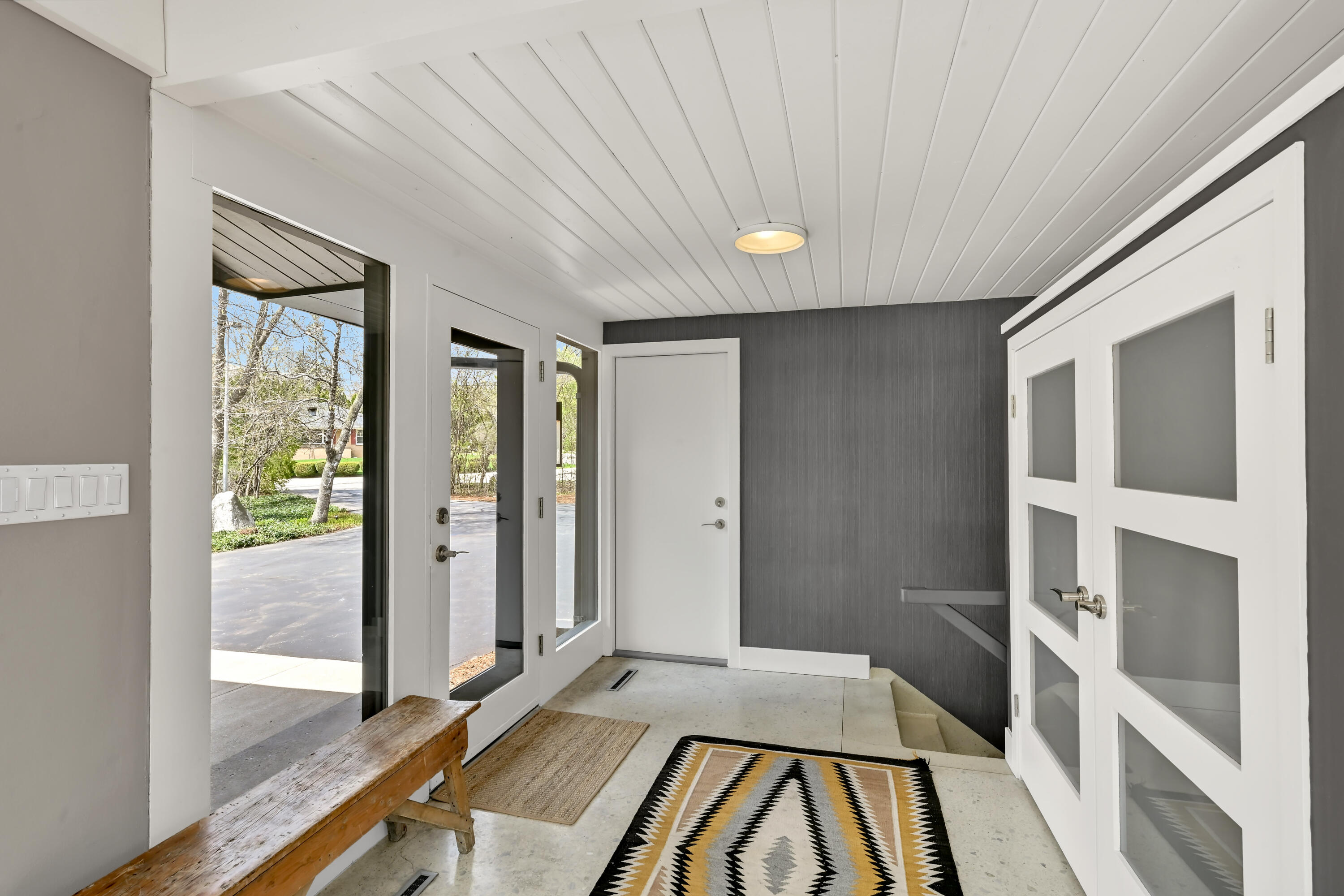 1802 South Green Bay Road Grafton, WI 53024 - Photo 5 of 68 Entryway