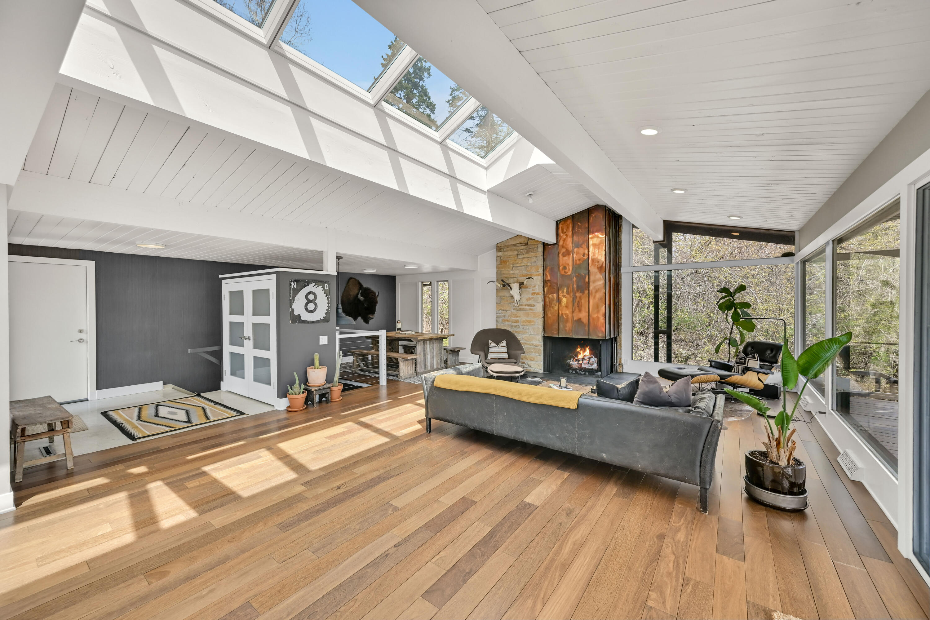 1802 South Green Bay Road Grafton, WI 53024 - Photo 6 of 68 Entryway/Living Room