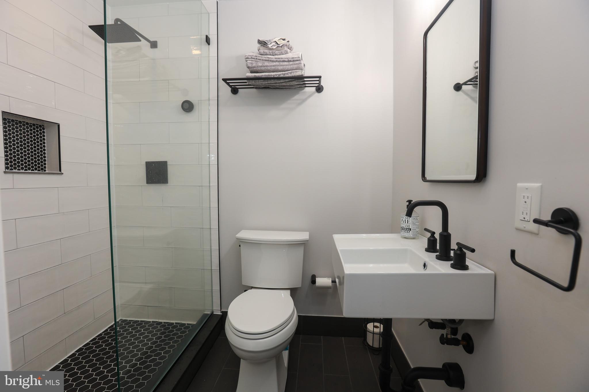 40 Preston Road Media, PA 19063 - Photo 17 of 42 First floor bath