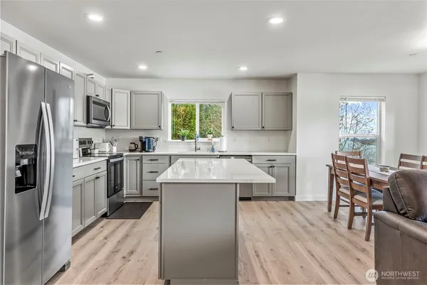 $699,900 | 572 Columbia Street, Cathlamet, WA 98612