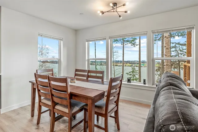 $714,900 | 572 Columbia Street, Cathlamet, WA 98612