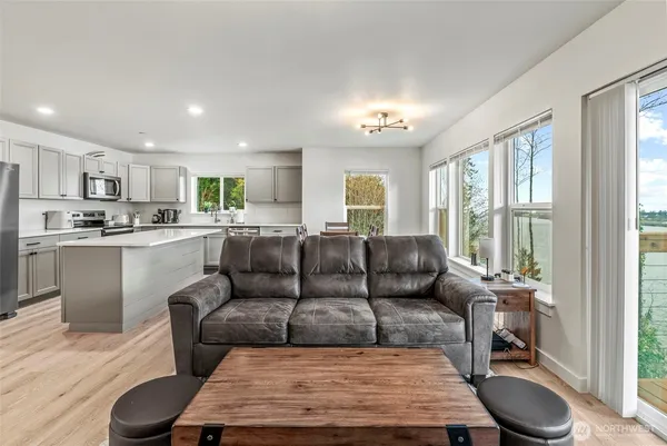 $699,900 | 572 Columbia Street, Cathlamet, WA 98612
