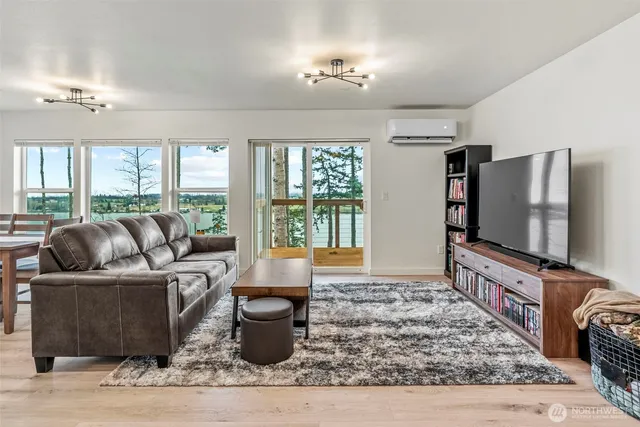 $714,900 | 572 Columbia Street, Cathlamet, WA 98612