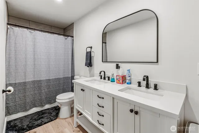 $714,900 | 572 Columbia Street, Cathlamet, WA 98612