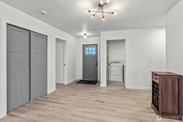 $699,900 | 572 Columbia Street, Cathlamet, WA 98612