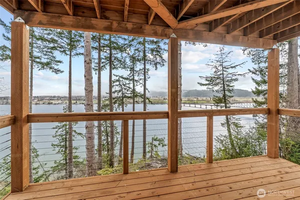 $699,900 | 572 Columbia Street, Cathlamet, WA 98612