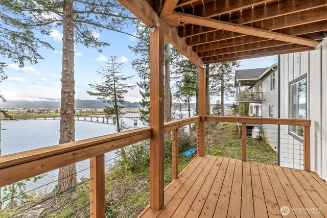 $714,900 | 572 Columbia Street, Cathlamet, WA 98612