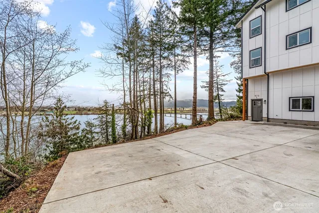 $714,900 | 572 Columbia Street, Cathlamet, WA 98612