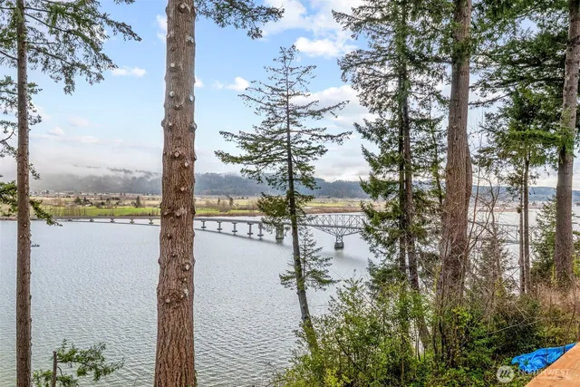 $714,900 | 572 Columbia Street, Cathlamet, WA 98612