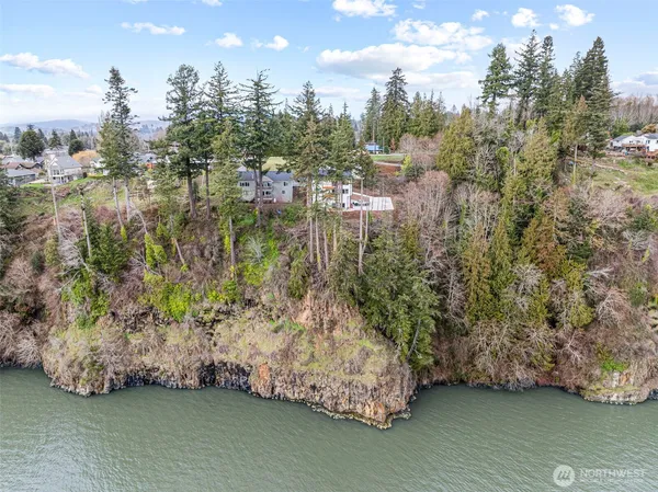 $699,900 | 572 Columbia Street, Cathlamet, WA 98612