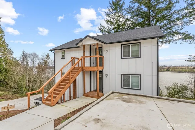 $714,900 | 572 Columbia Street, Cathlamet, WA 98612