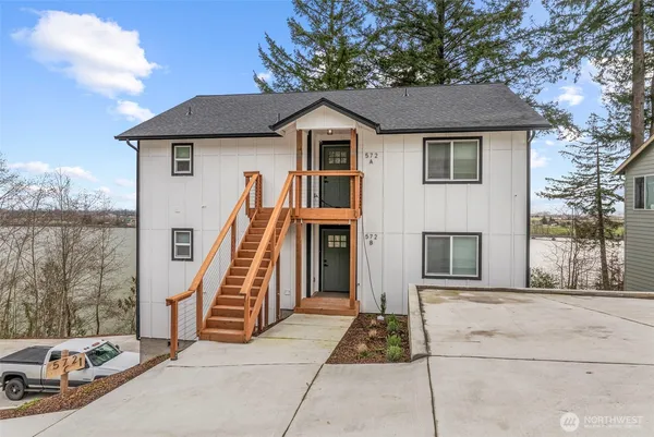$699,900 | 572 Columbia Street, Cathlamet, WA 98612