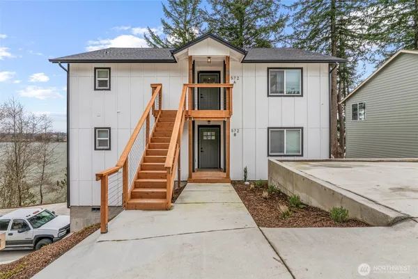 $699,900 | 572 Columbia Street, Cathlamet, WA 98612