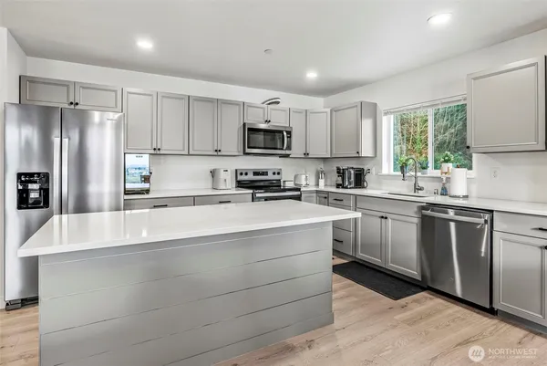 $699,900 | 572 Columbia Street, Cathlamet, WA 98612