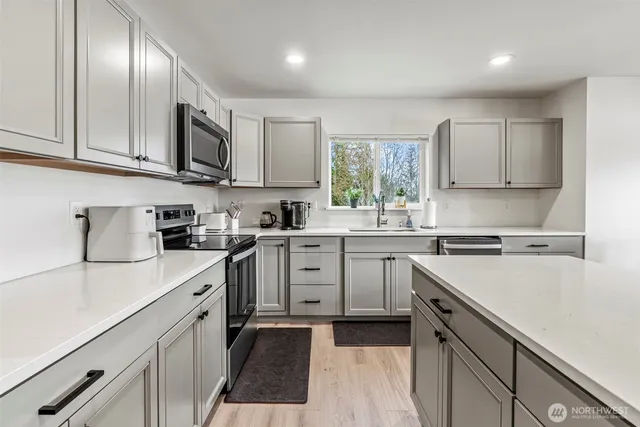 $714,900 | 572 Columbia Street, Cathlamet, WA 98612