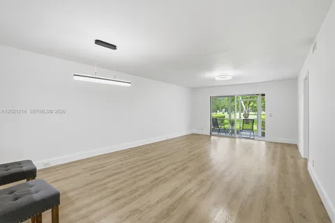 $279,000 | 300 Southwest 130th Terrace, Unit 110B, Pembroke Pines, FL 33027