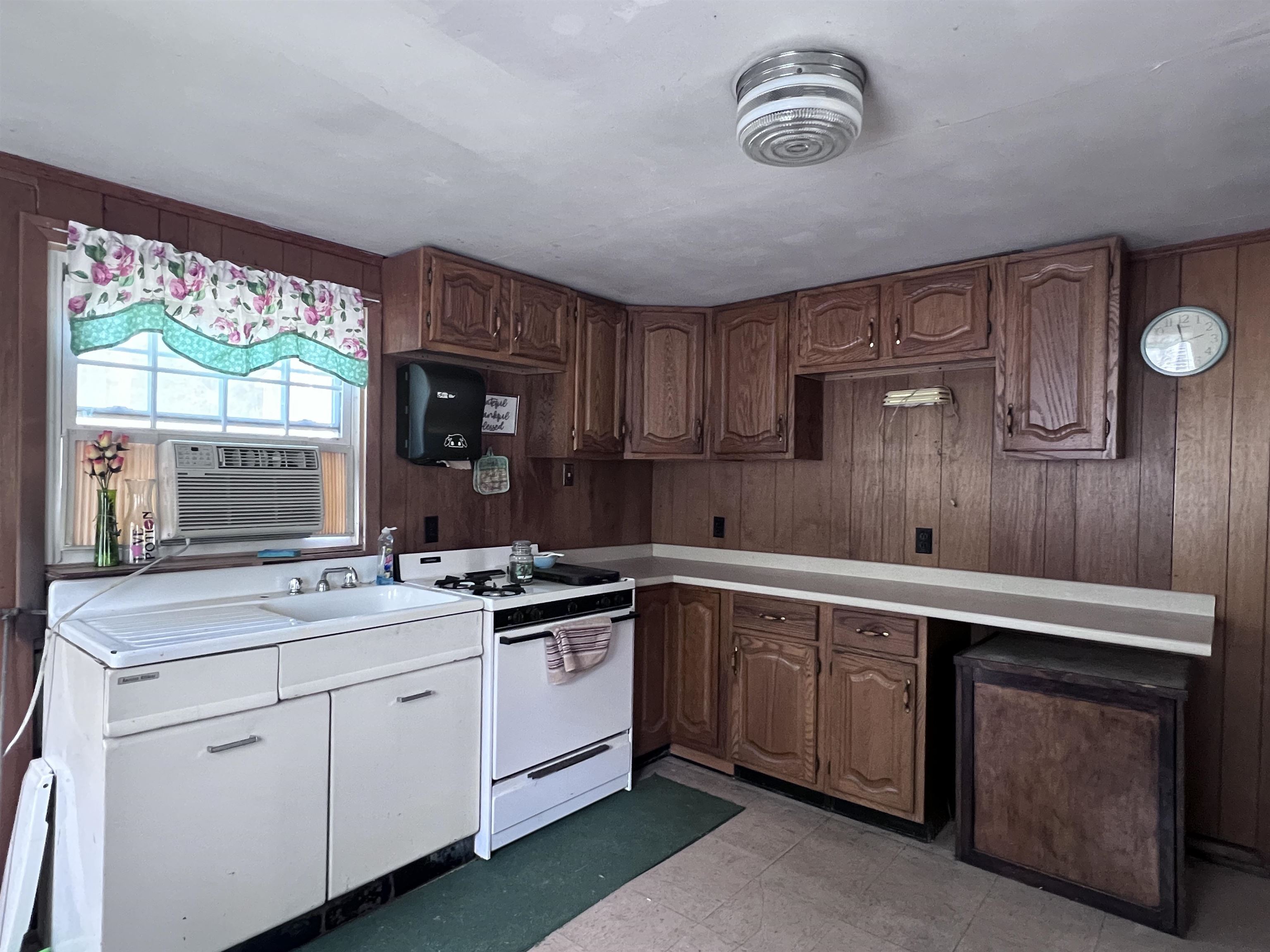 1 Spring Street Hillsborough, NH 03244 - Photo 5 of 16