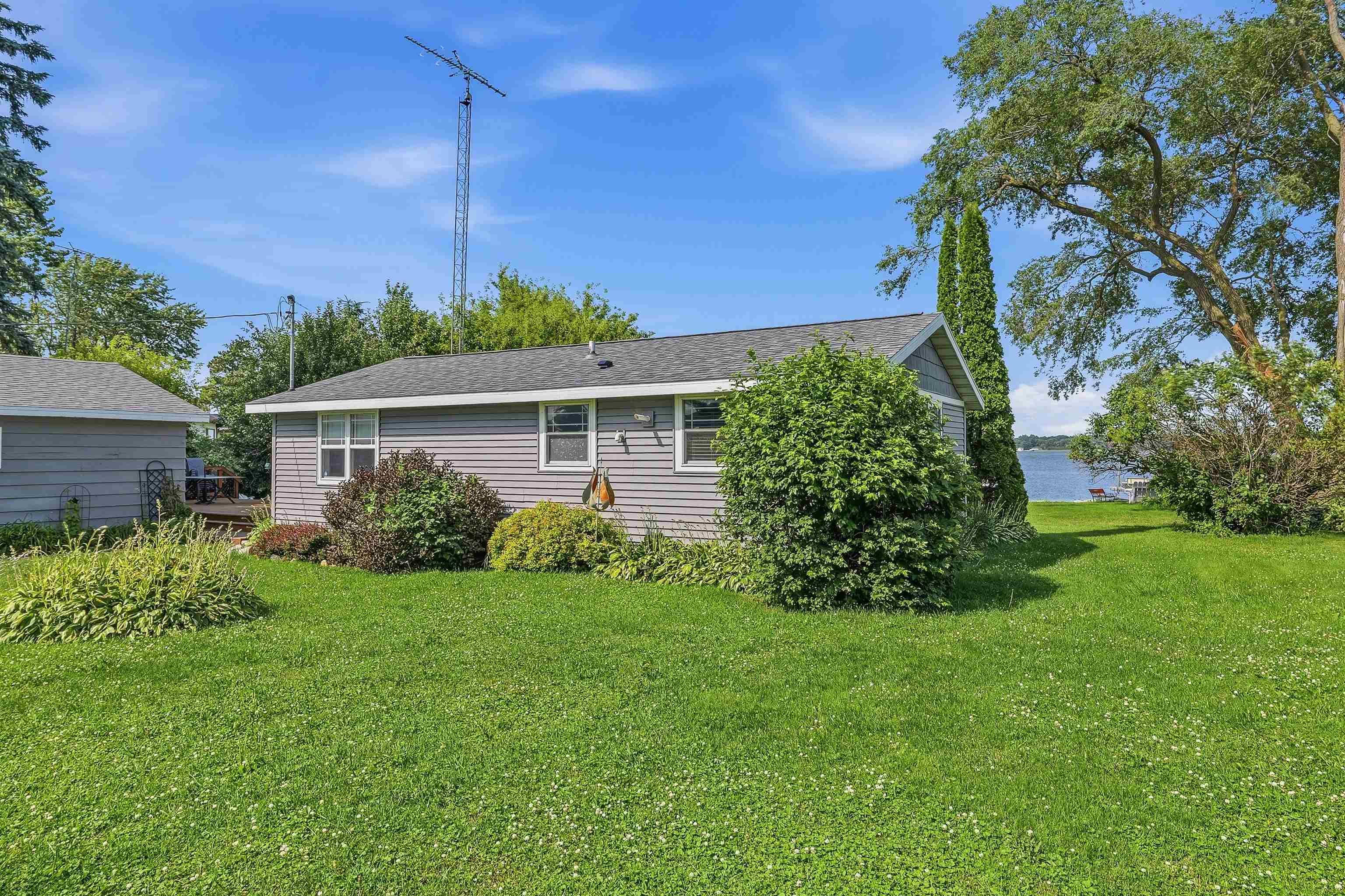 W10300 Sunny Point Road Beaver Dam, WI 53916 - Photo 2 of 33