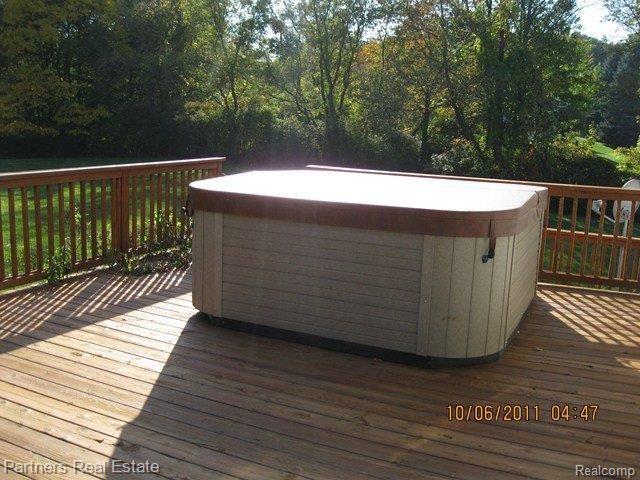 5701 King Road Howell, MI 48843 - Photo 19 of 20 Hot Tub Included
