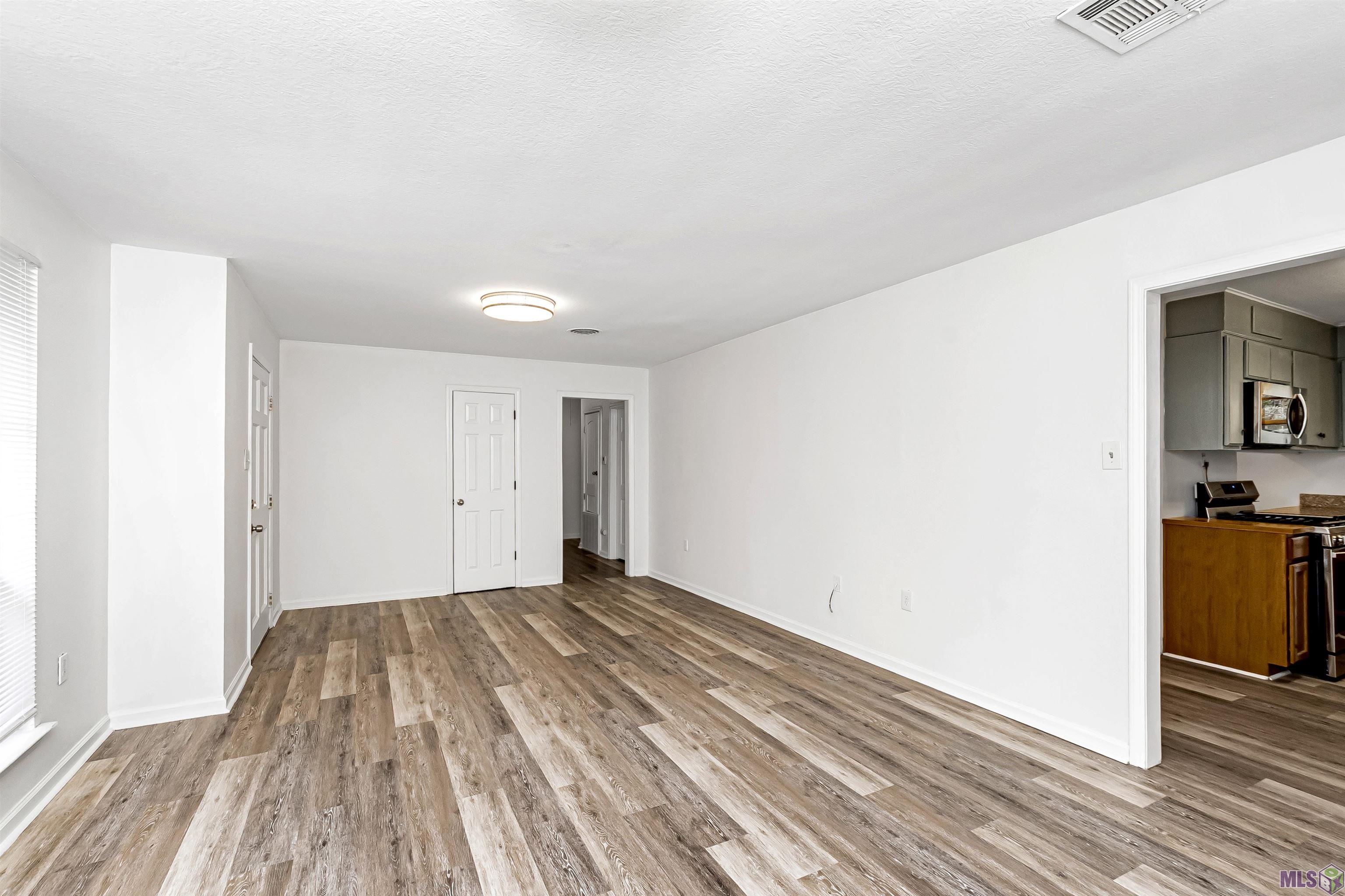 1435 Duchess Drive Baton Rouge, LA 70815 - Photo 7 of 25 Living Room