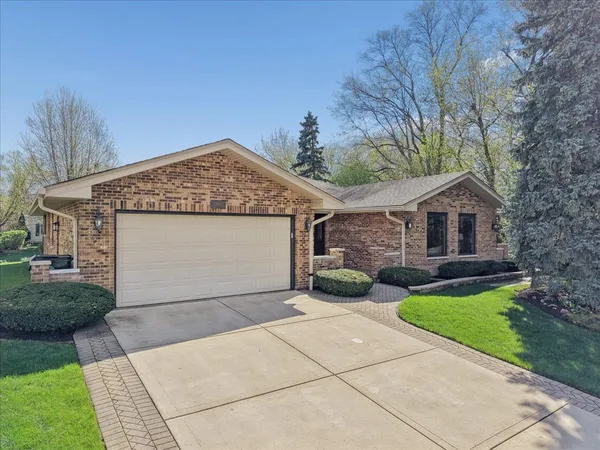 $725,000 | 897 West Kelly Ann Drive, Palatine, IL 60067