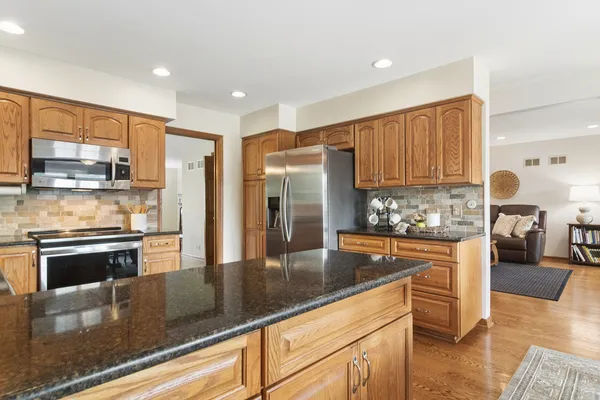 $725,000 | 897 West Kelly Ann Drive, Palatine, IL 60067