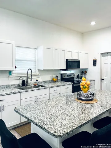 $2,300 | 120 Town View Lane, Canyon Lake, TX 78133