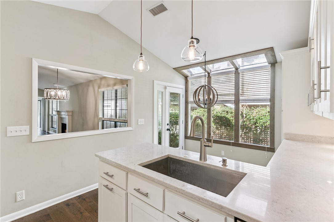 19 Bay Tree Court West St. Simons Island, GA 31522 - Photo 3 of 37