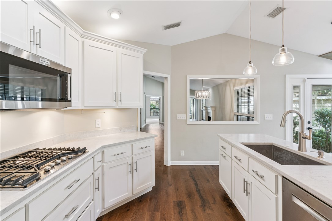 19 Bay Tree Court West St. Simons Island, GA 31522 - Photo 10 of 37