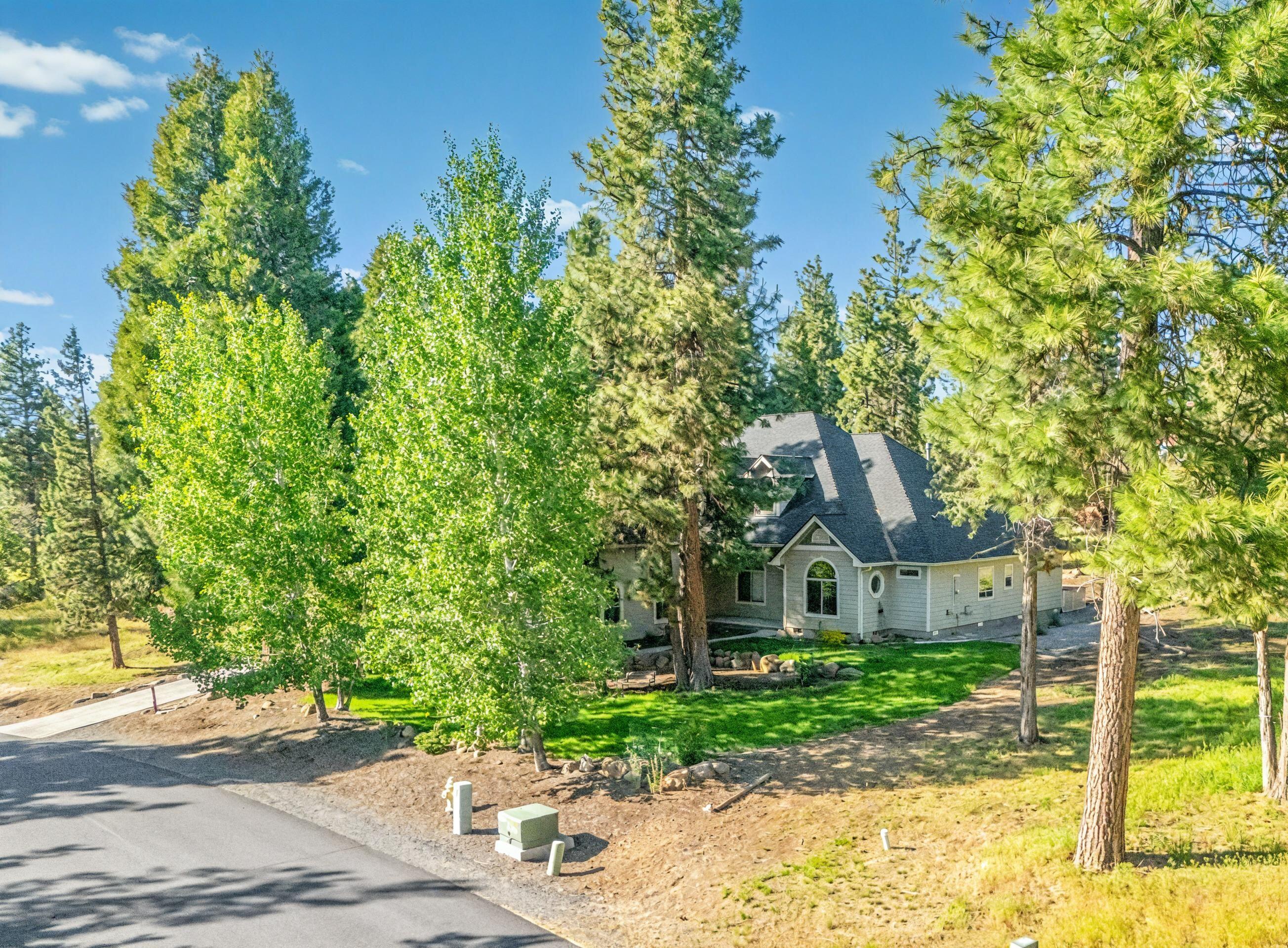 10421 Kestrel Road Klamath Falls, OR 97601 - Photo 9 of 56 a view of house with yard
