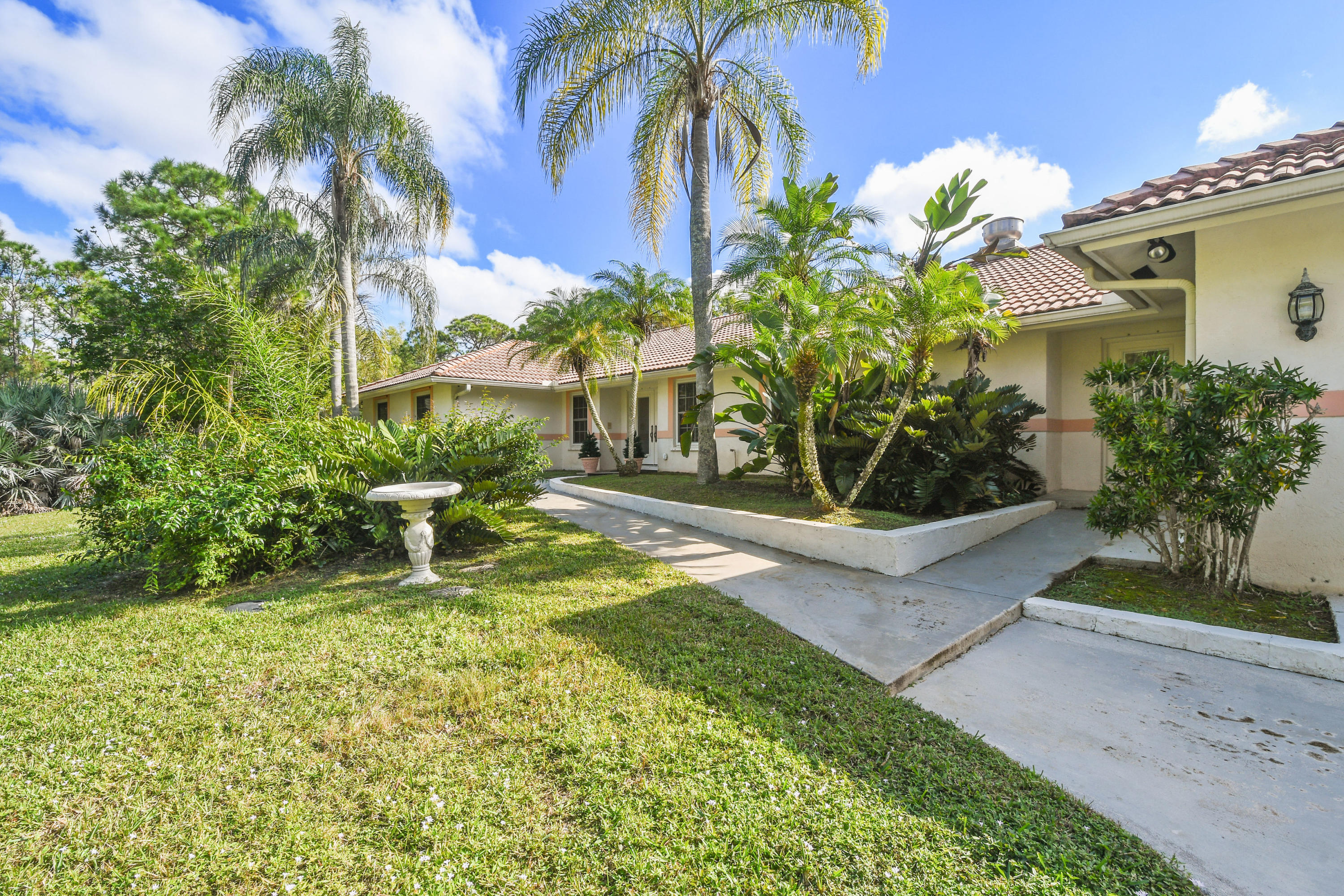 18800 Southeast Crosswinds Road Jupiter, FL 33478 - Photo 3 of 77 18800SECrosswindsRoad_07