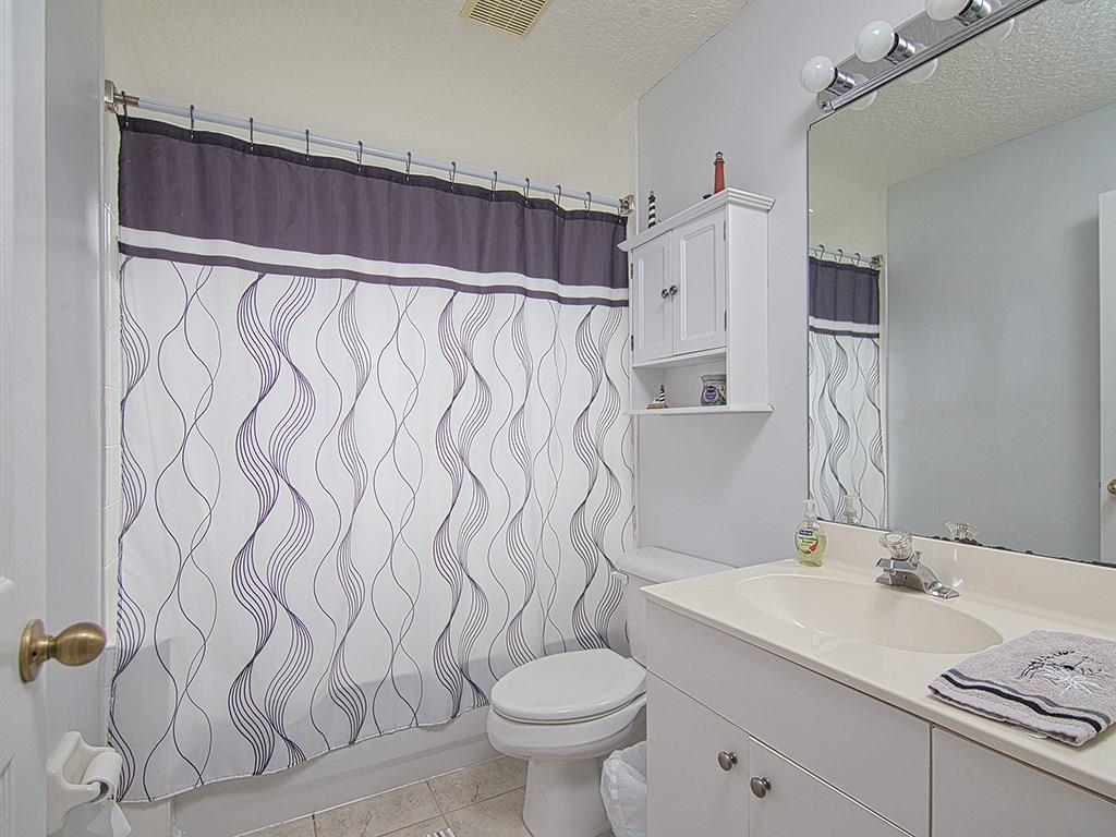 2758 Southwest Montego Terrace Stuart, FL 34997 - Photo 14 of 22 2nd bath with tub and large counter top.