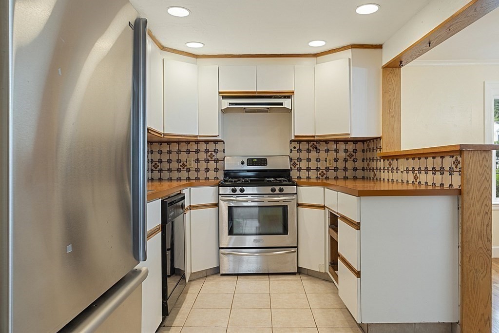 29 Walnut Road Swampscott, MA 01907 - Photo 10 of 30 Gallery Image 10