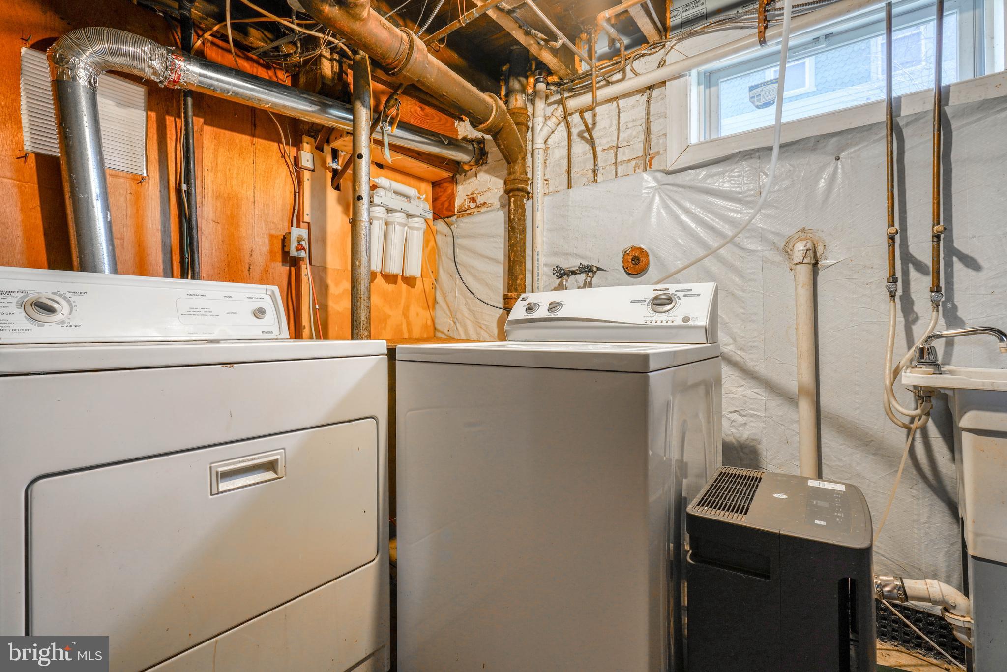 12 George Street Gaithersburg, MD 20877 - Photo 39 of 51 Laundry