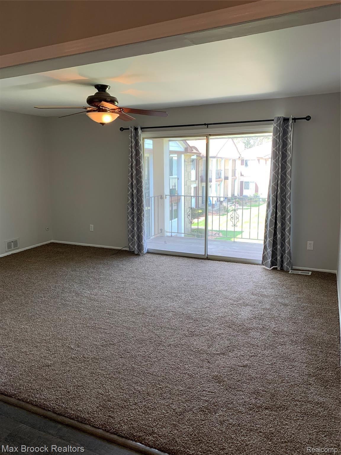 29233 Hayes Road, Unit 66 Warren, MI 48088 - Photo 4 of 12 IMG_0932.jpeg