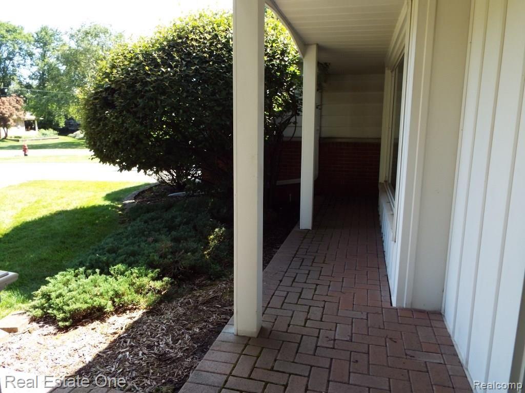 28211 Westerleigh Road Farmington Hills, MI 48334 - Photo 5 of 48