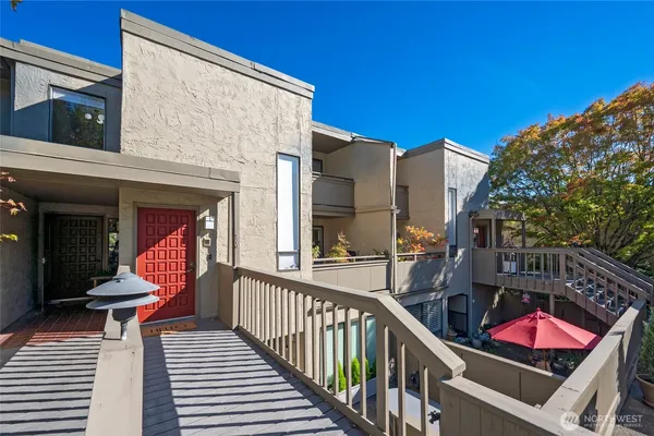 $725,000 | 6710 Park Point Way Northeast, Unit E402, Seattle, WA 98115