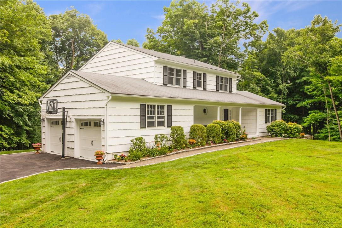 33 Fox Den Rd, Mt Kisco/Chappaqua-cul-de-sac community of approximately 75 homes, equidistant from Chappaqua hamlet, Mt Kisco, and Millwood hamlet. Chappaqua schools and train parking.