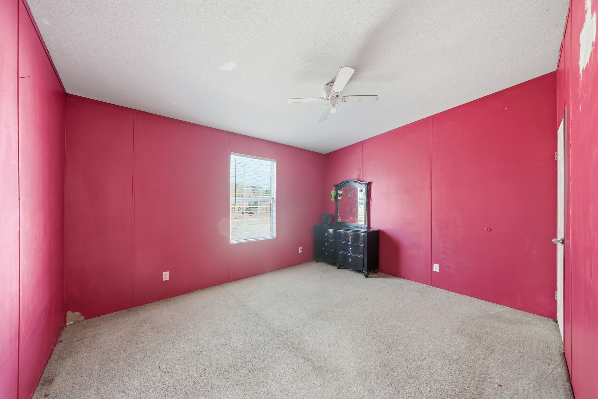 17028 Lively Road Waller, TX 77484 - Photo 8 of 20 a bed room with a bed and a window