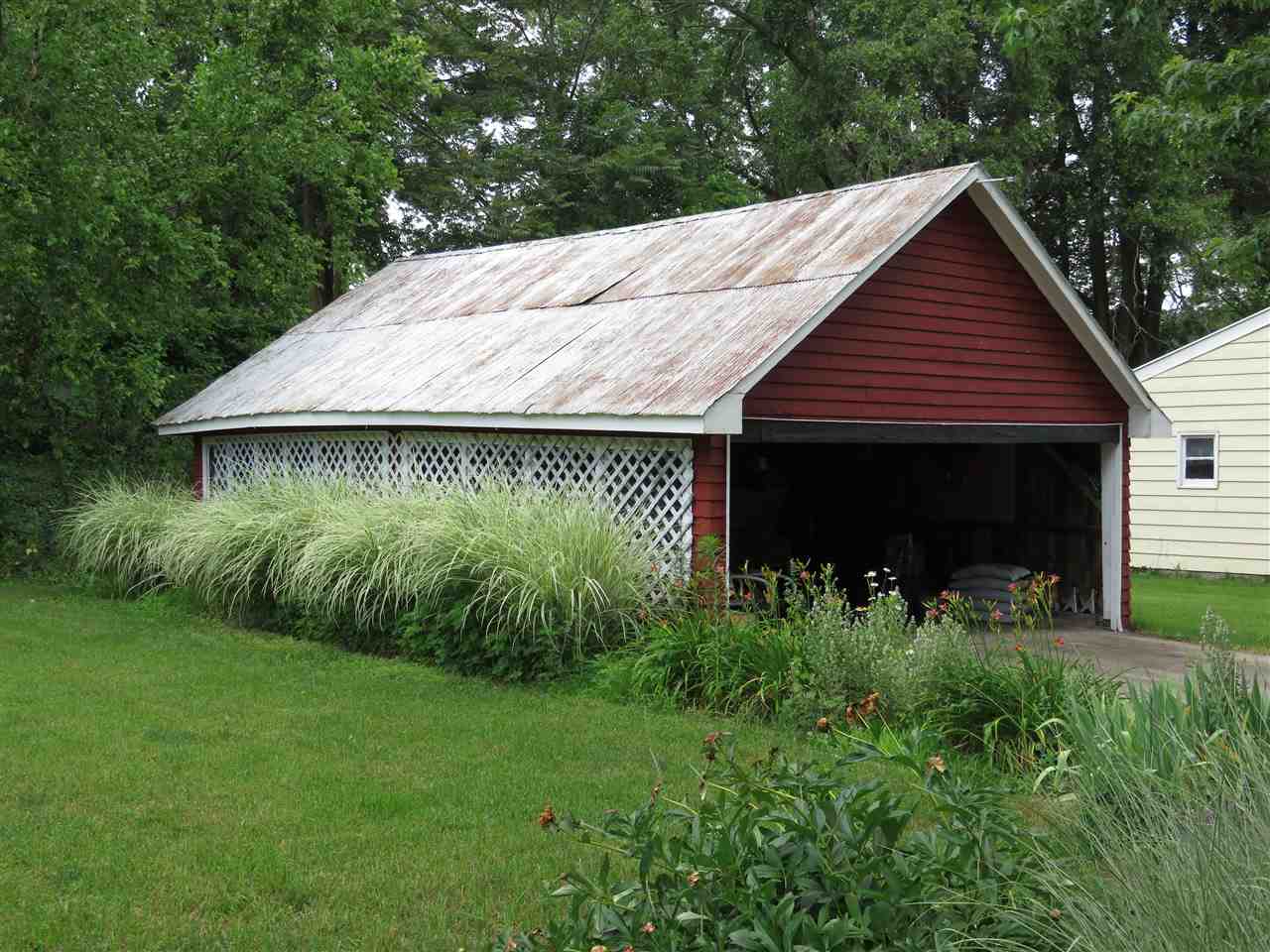 351 Green Street Perry, MI 48872 - Photo 19 of 19 31324122-18.JPG