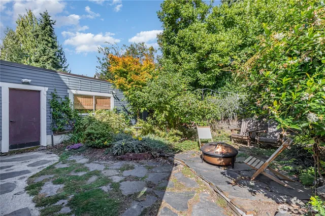 a view of a house with a tree